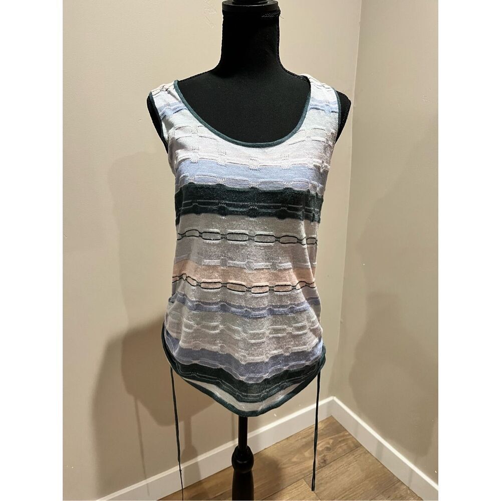 ST. JOHN sport sleeveless Blouse